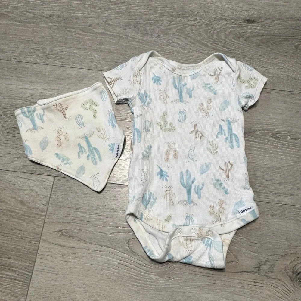 Gerber Baby Boys 9 Months Cactus Print Ribbed Bodysuit and Bandana Bib Set White