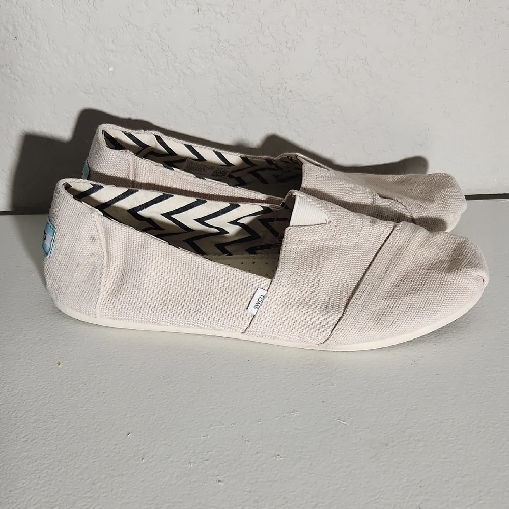 TOMS Shoes Size 9.5 Cream Canvas Slip-On has spots flaws