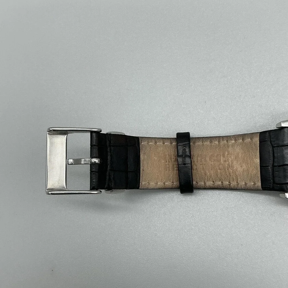 Kenneth Cole Reaction case hand
