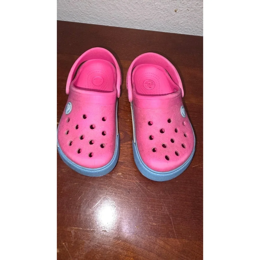 CROCS stains kids top