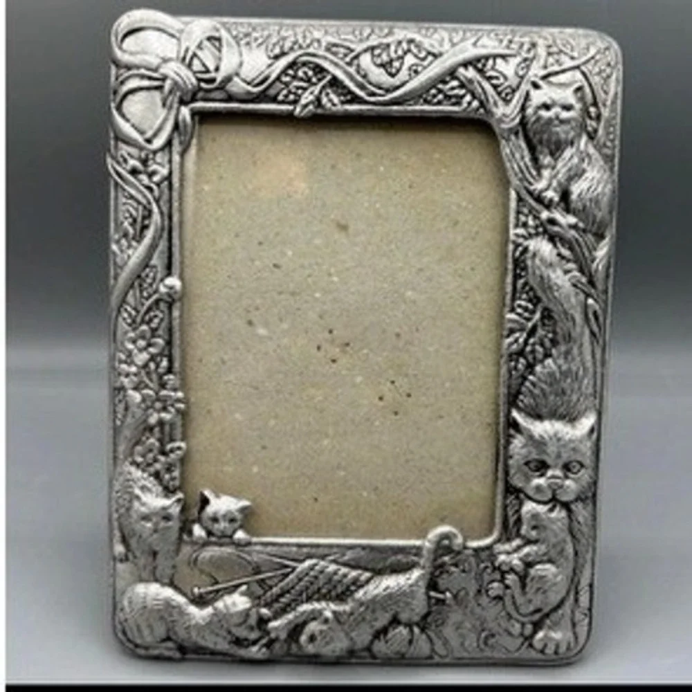 Vintage Pewter Cat Picture Frame Kittens Playing Yarn Silver Tone 4x6