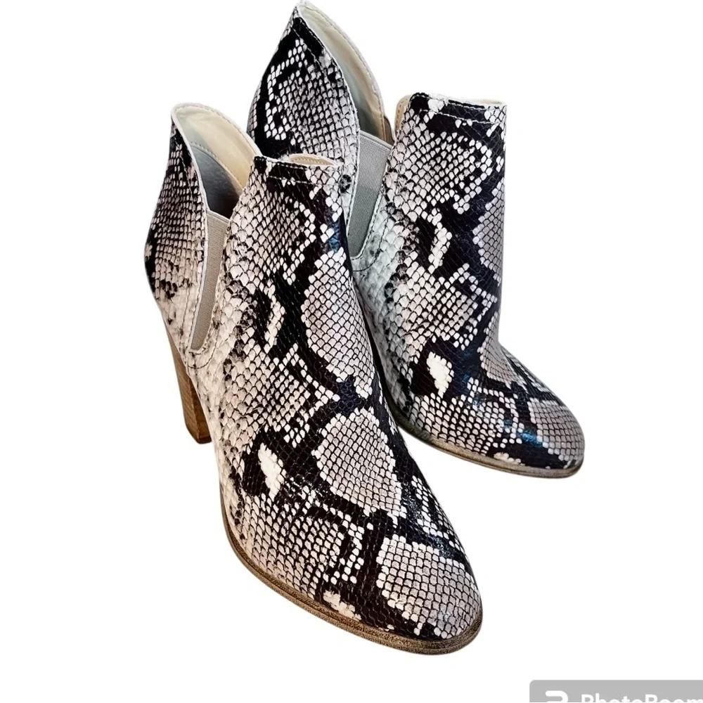 Vince Camuto each size