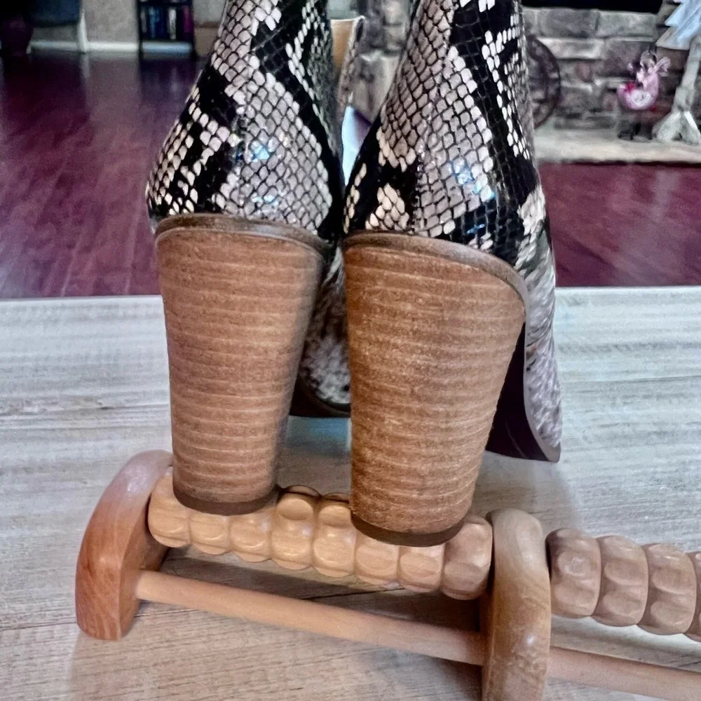 Vince Camuto few stacked