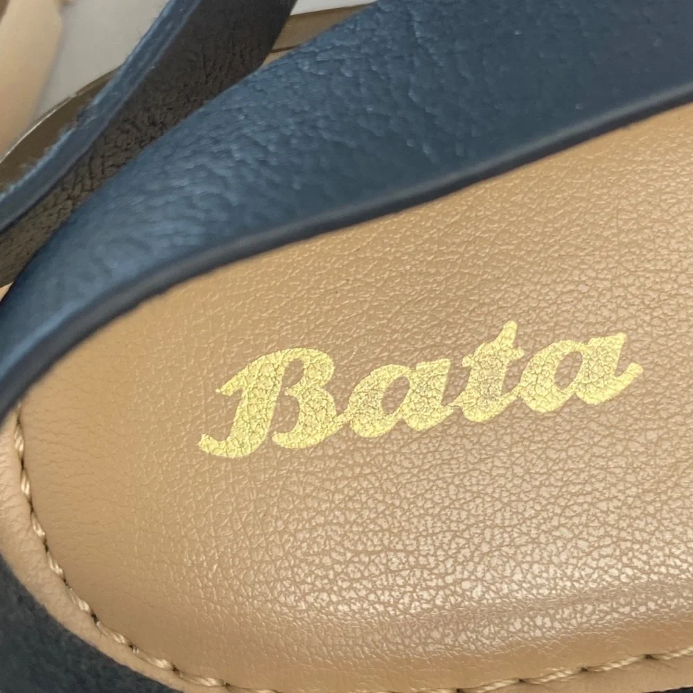 Bata ankle buckle