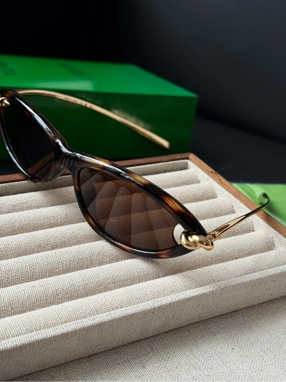 Bottega Veneta streamlined oval