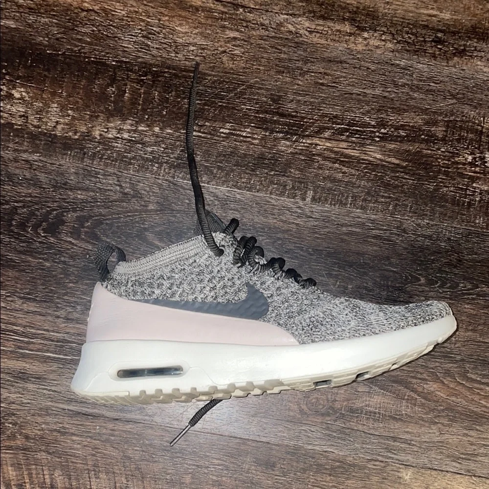 Nike Black and Gray Comfort Sneakers