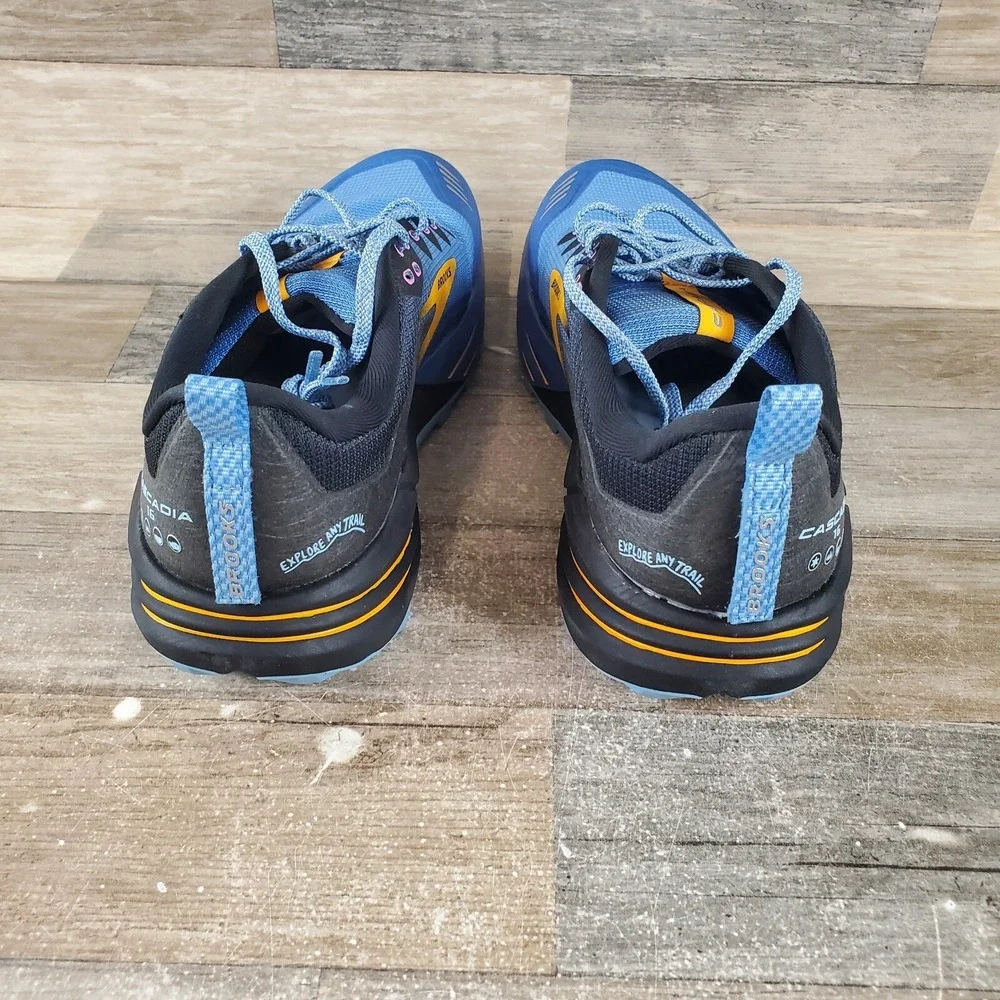 Brooks worn 1x