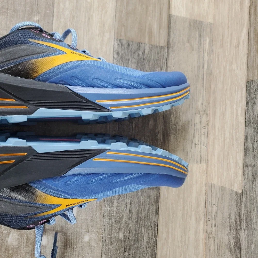 Brooks worn 1x