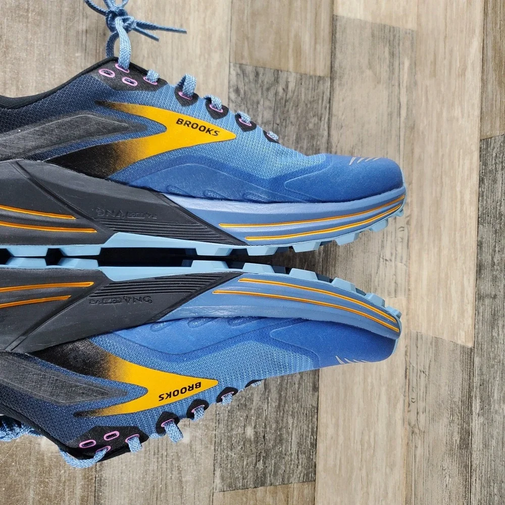 Brooks worn 1x