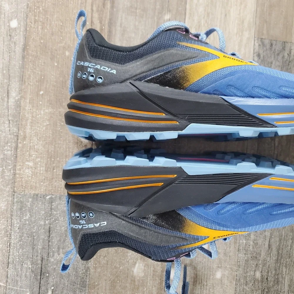 Brooks worn 1x