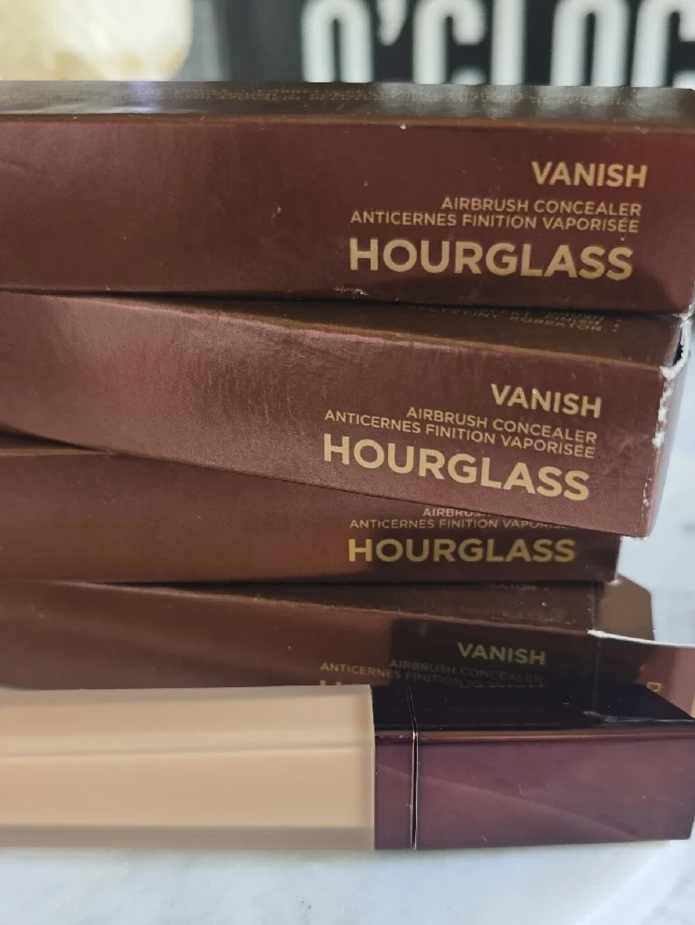 Hourglass light beige
