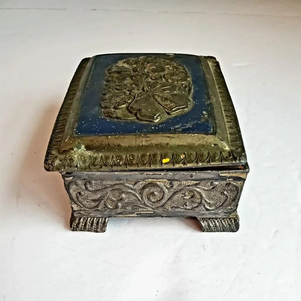 Unbranded silver footed