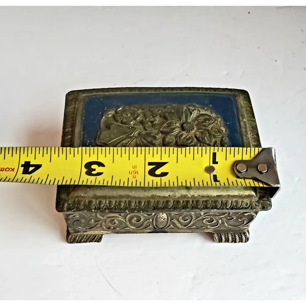 Unbranded silver footed