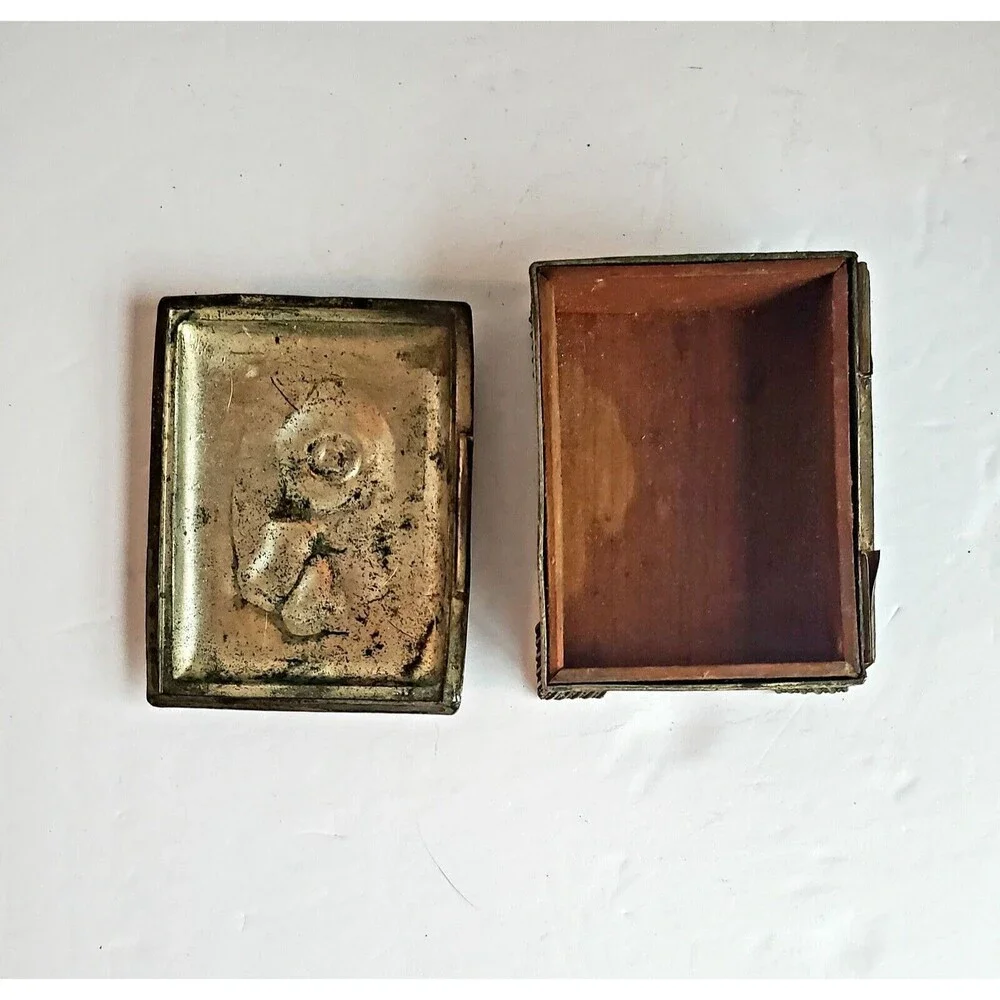 Unbranded silver footed