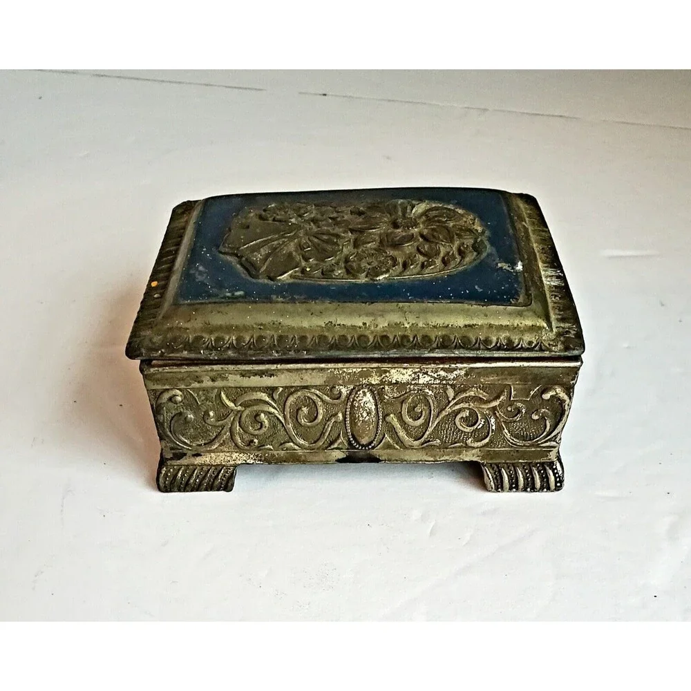 Unbranded silver footed