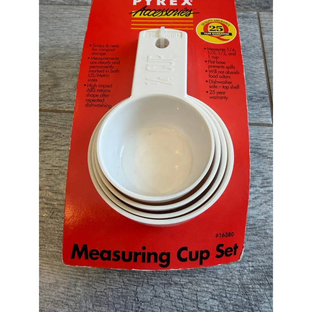 Pyrex accessories measuring