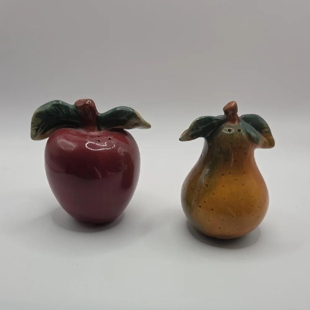 Sakura salt pepper