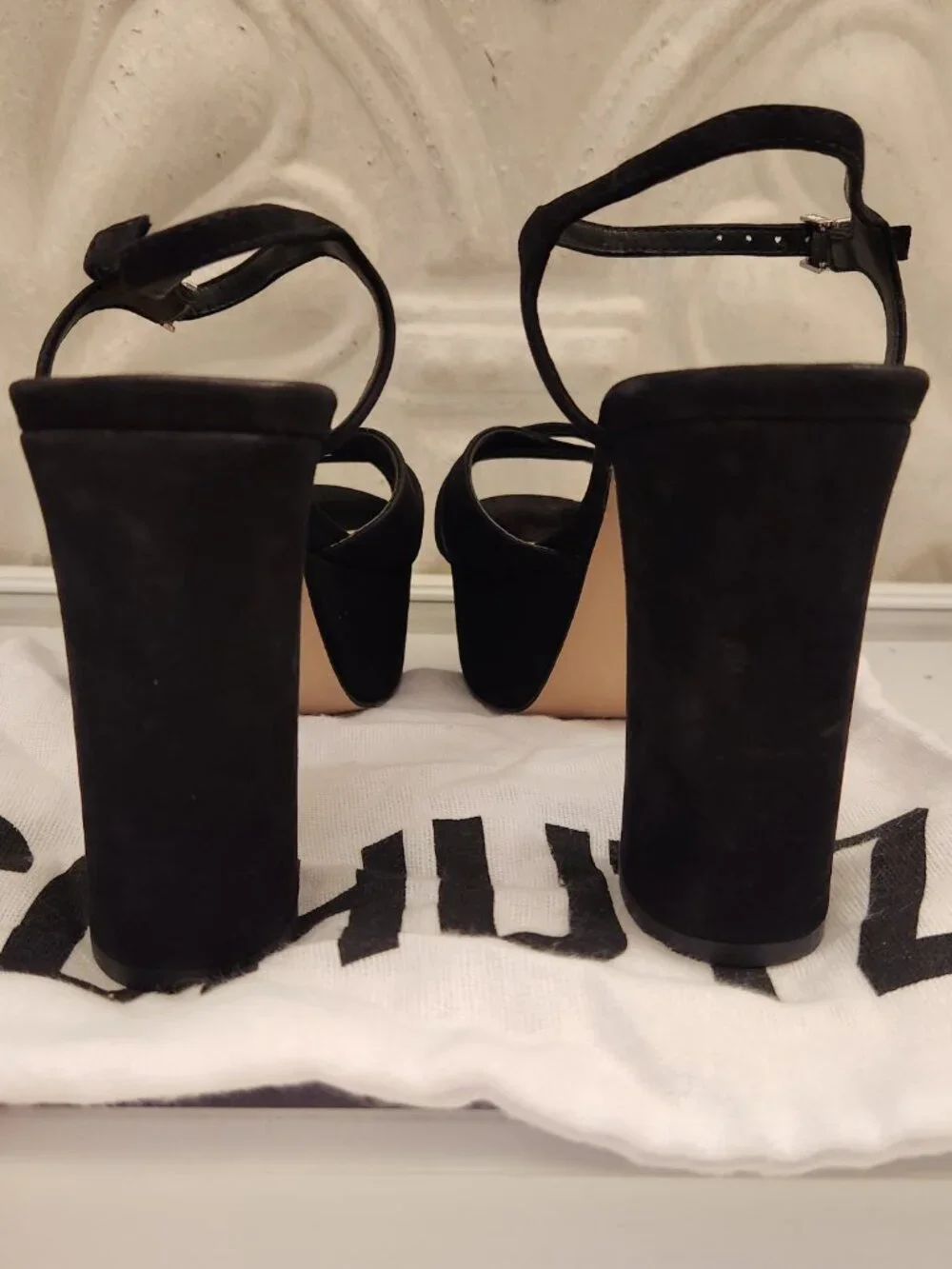 SCHUTZ tags sandals