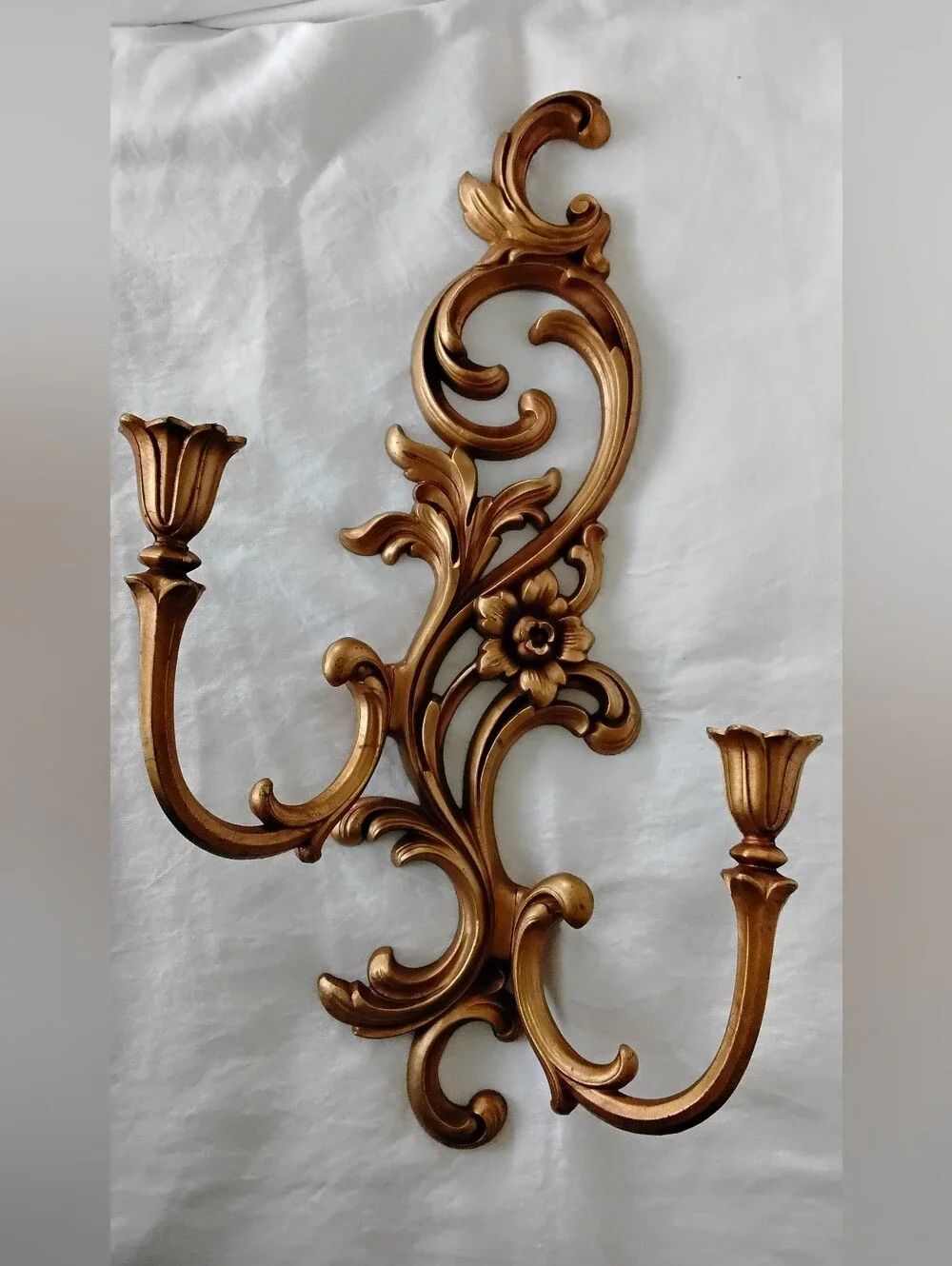 Syroco decorative gold view