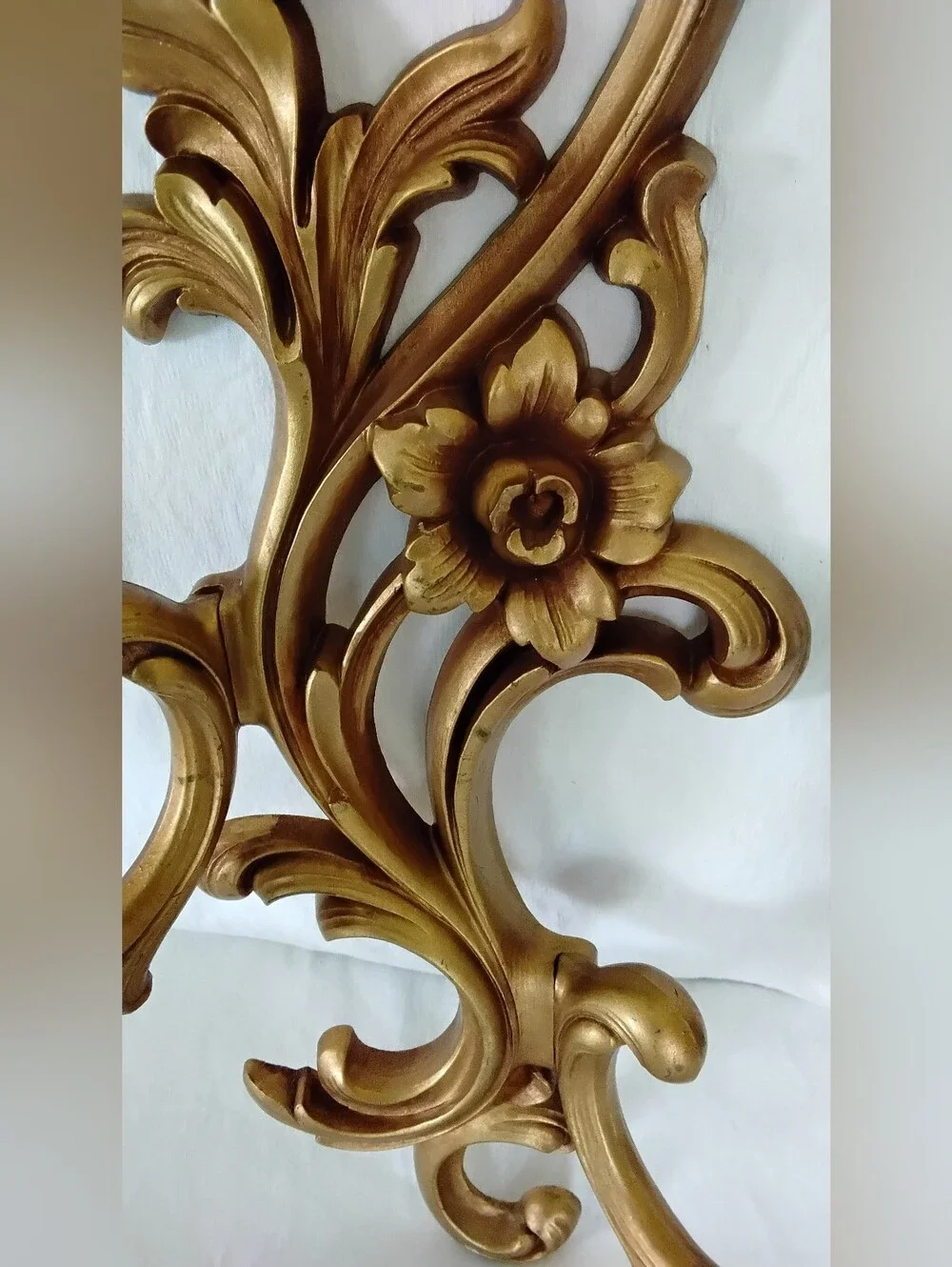 Syroco traditional floral decorative