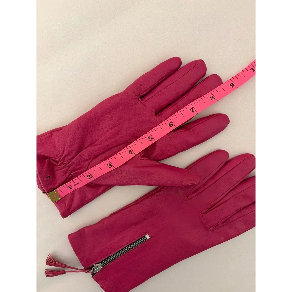 Merona glove ensures unique