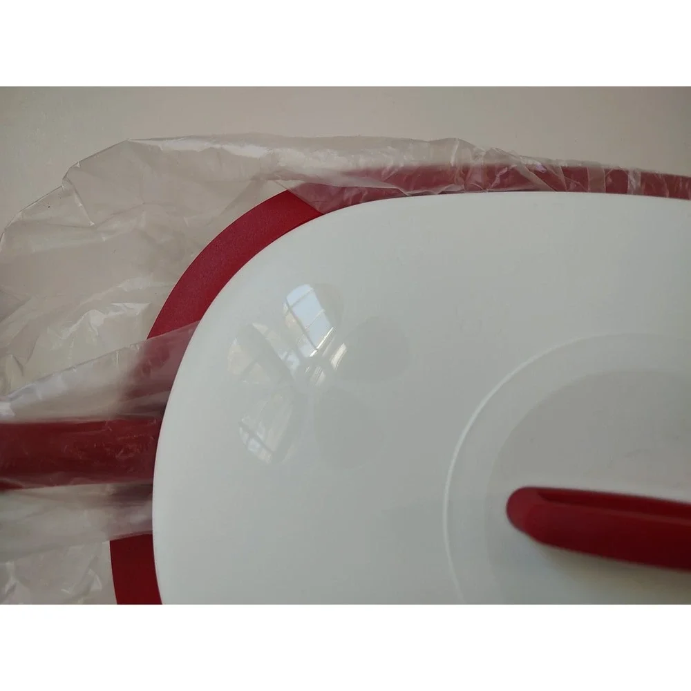 Tupperware container unused