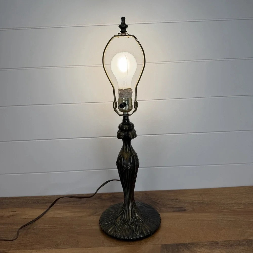VTG Art Deco Fleur‎ de Lis Table Lamp Cast Metal Bronzed Patina Electric 19.5