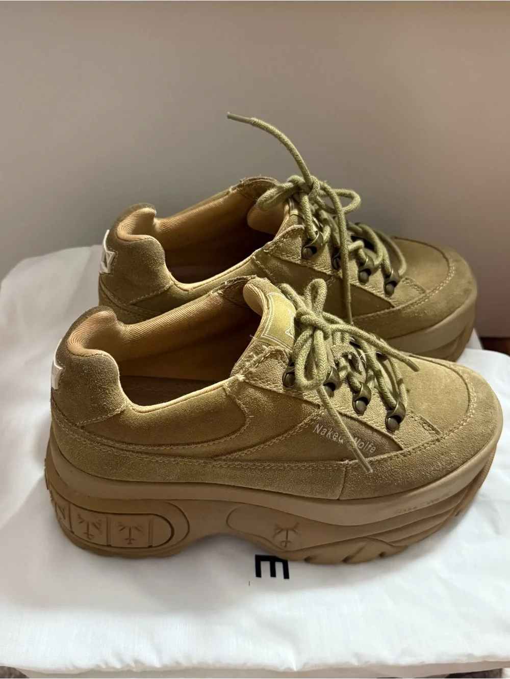 Naked Wolfe sporty taupe suede US 6