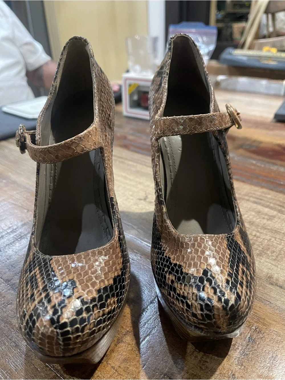 Alice + Olivia bold platform