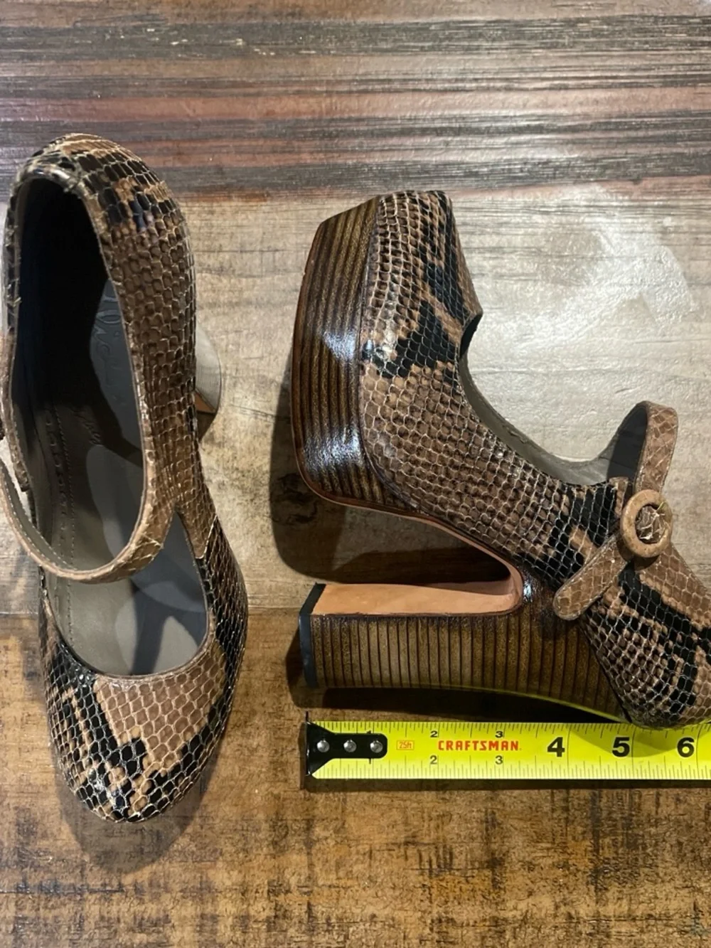 Alice + Olivia bold platform