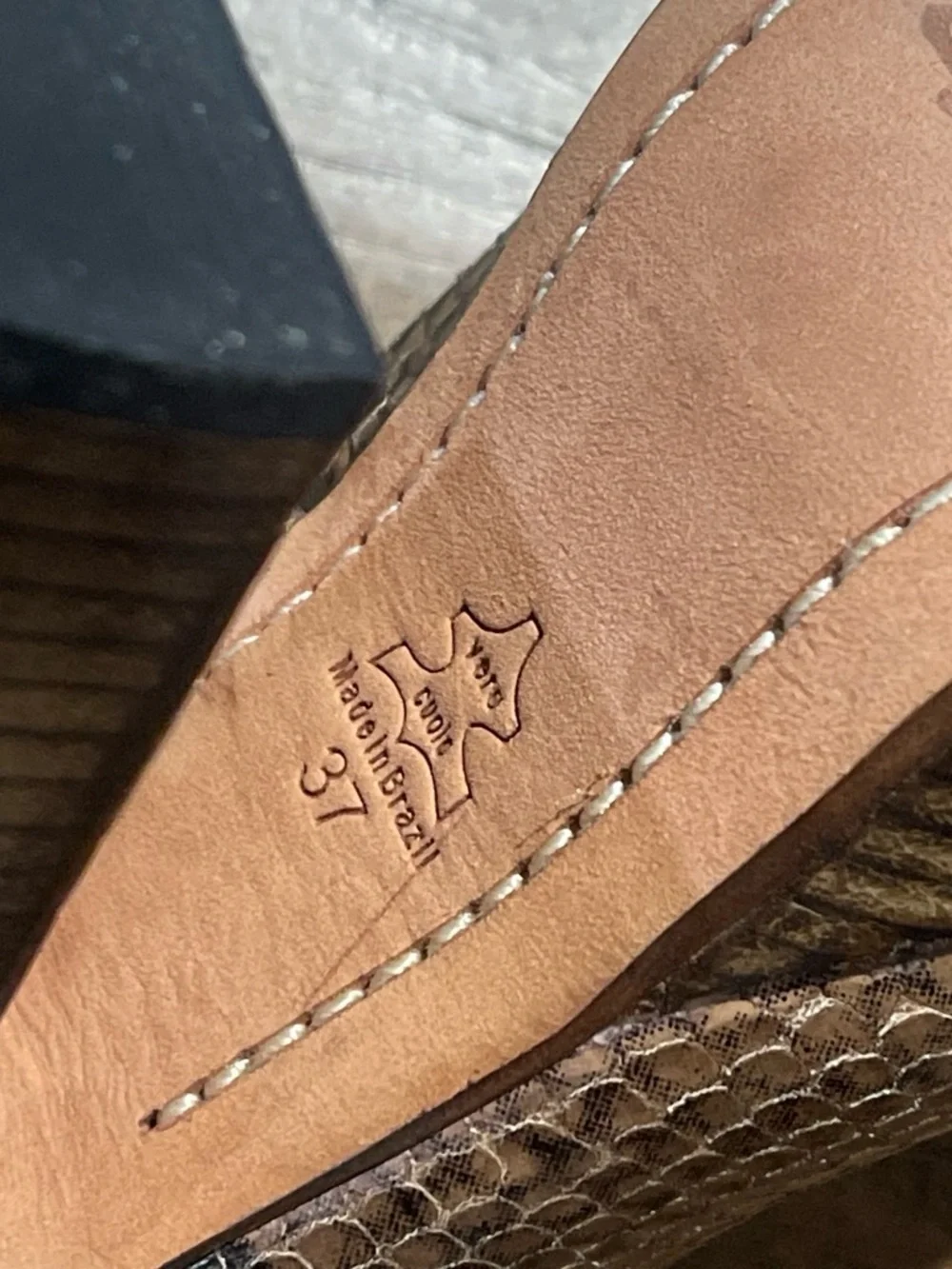 Alice + Olivia bold platform