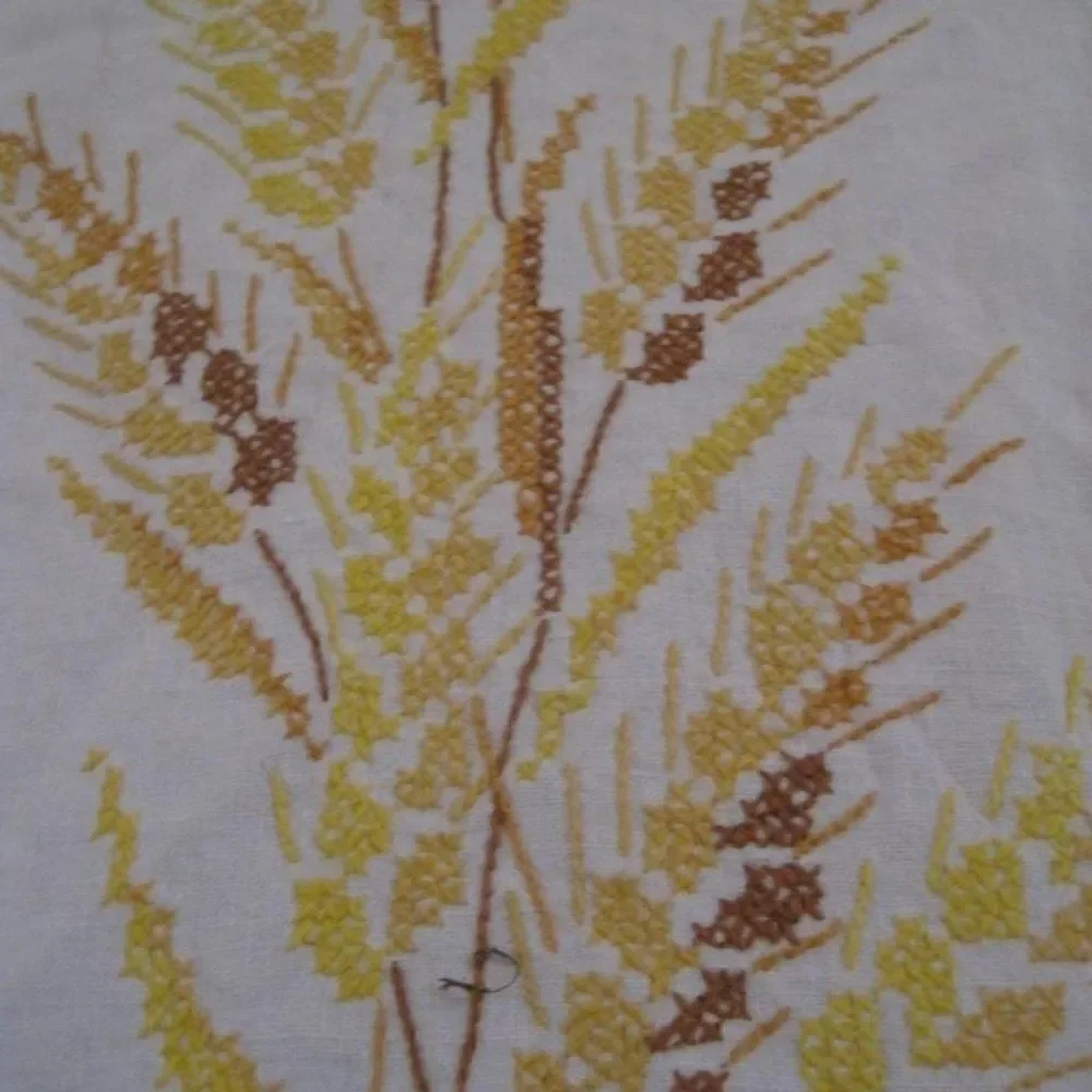 N/A tablecloth linen