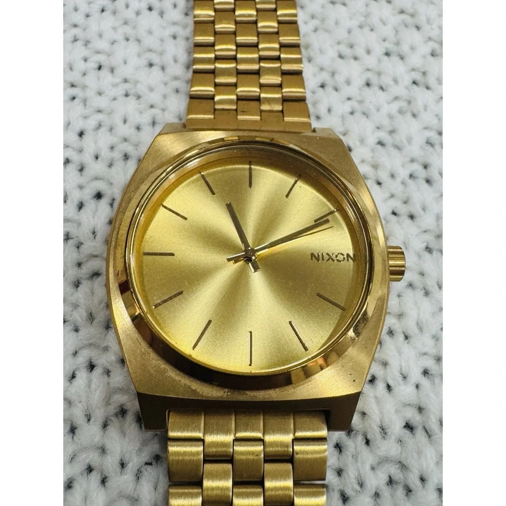 Nixon time teller