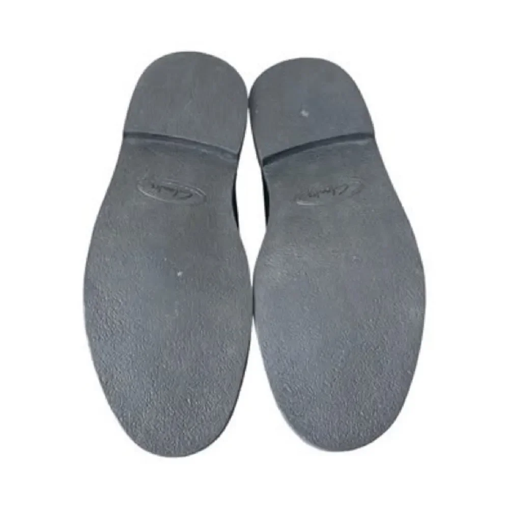 Clarks elegant dark
