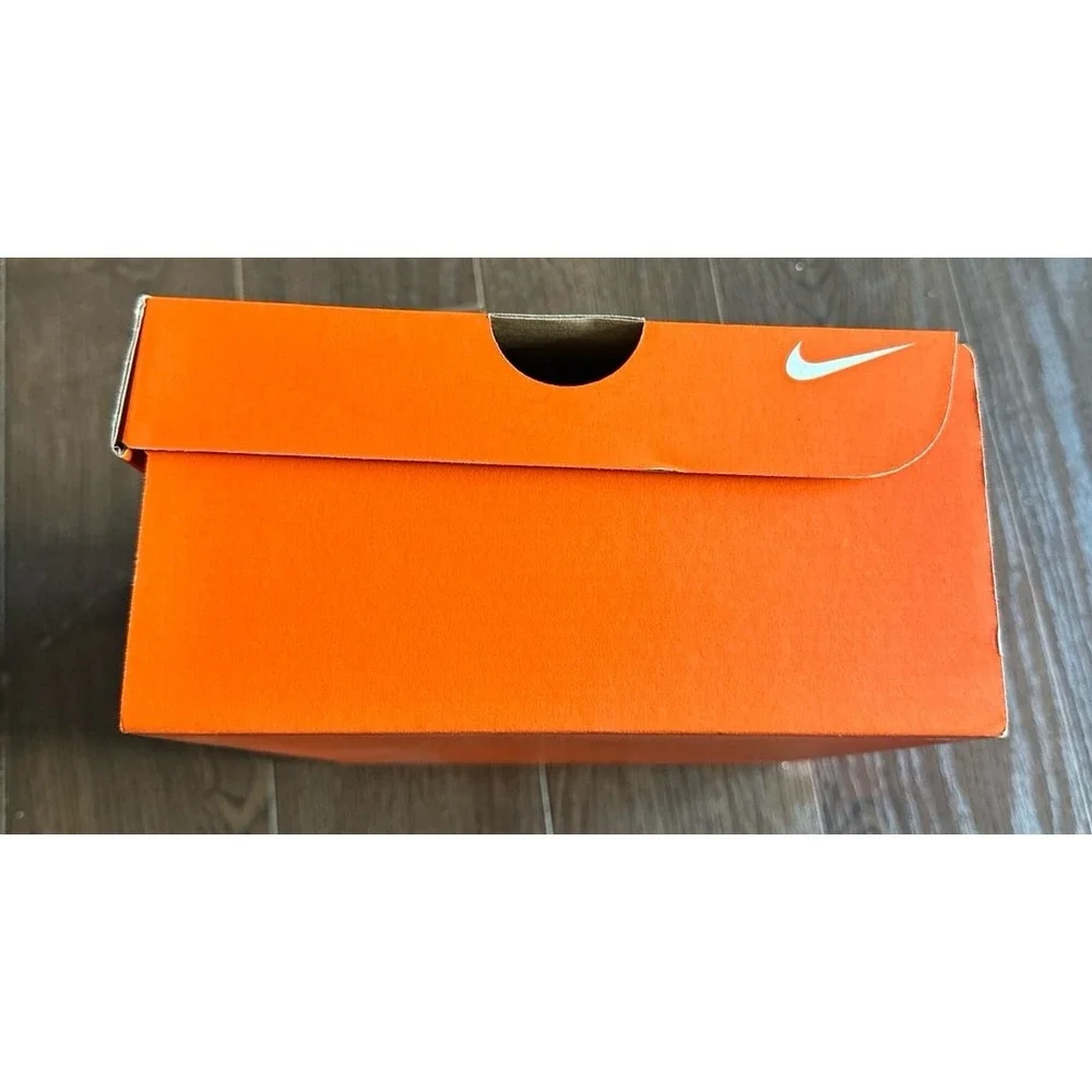 Nike empty shoe
