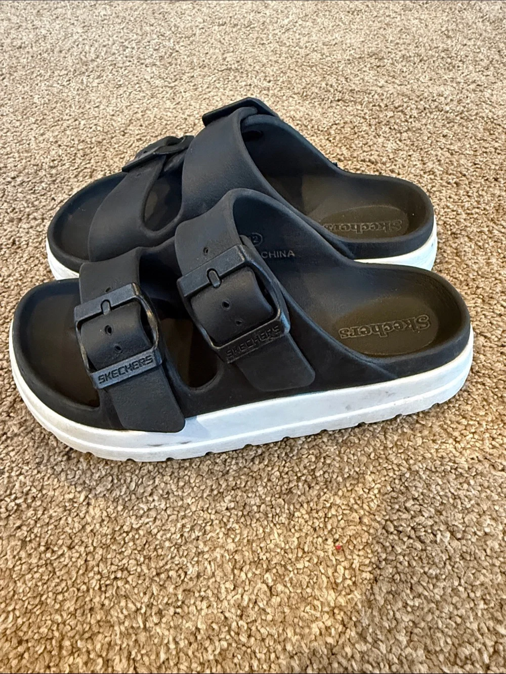 Skechers buckle slide