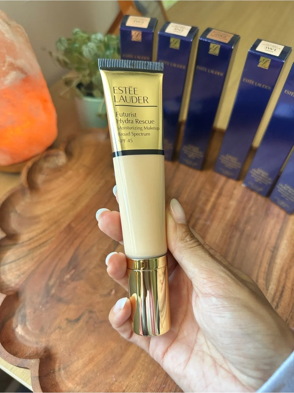 Estée Lauder Futurist Hydra Rescue Moisturizing Makeup 1W1 BONE