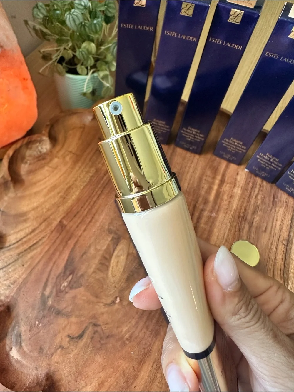 Estée Lauder Futurist Hydra Rescue Moisturizing Makeup 1W1 BONE