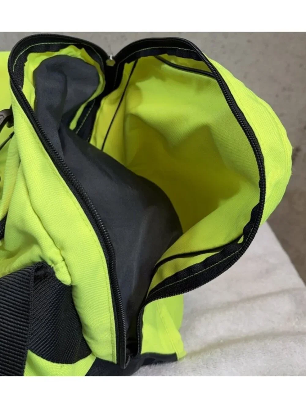Nike Brasilia 6 Medium Duffel Bag BA4829-710 Volt Neon Green Black Gym Training