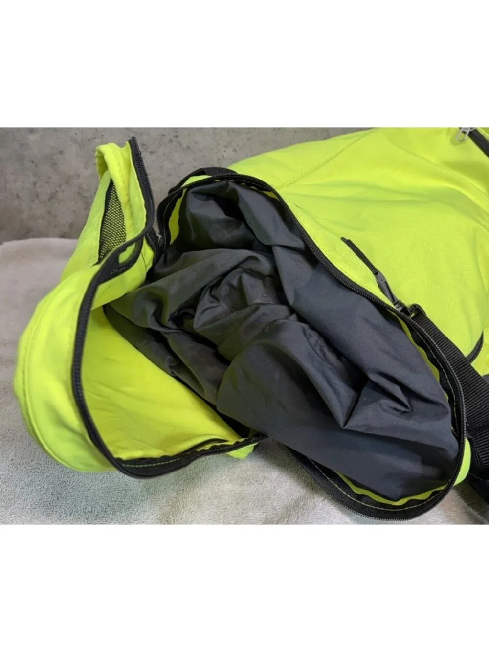 Nike Brasilia 6 Medium Duffel Bag BA4829-710 Volt Neon Green Black Gym Training