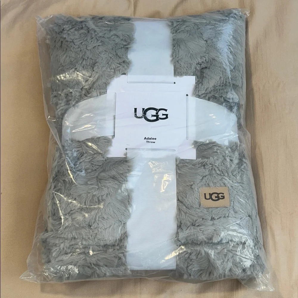 UGG nwt comes