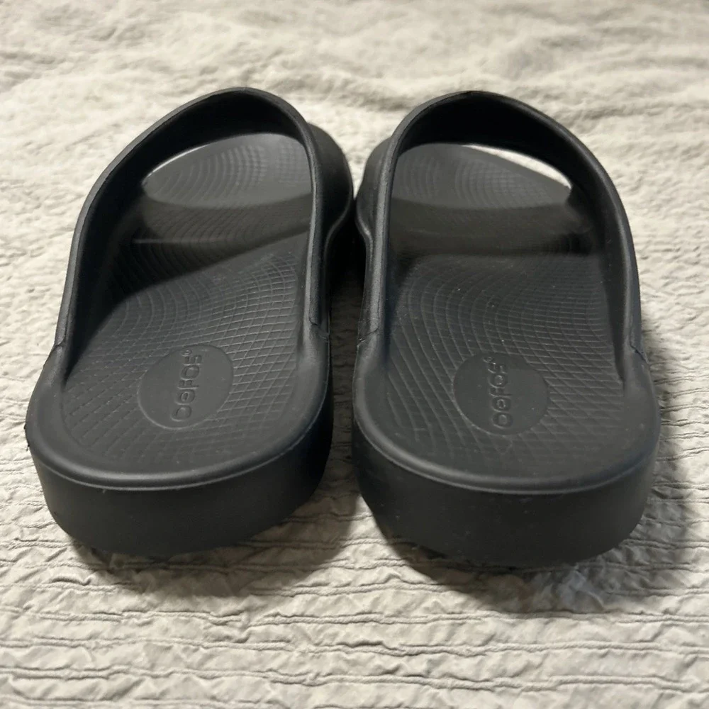 OOFOS retails $60