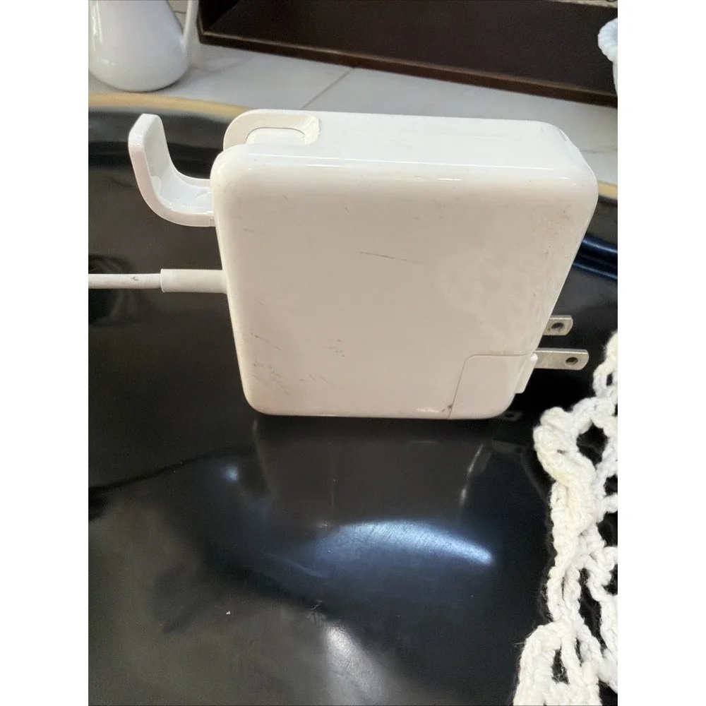 The Unbranded Brand power adapter