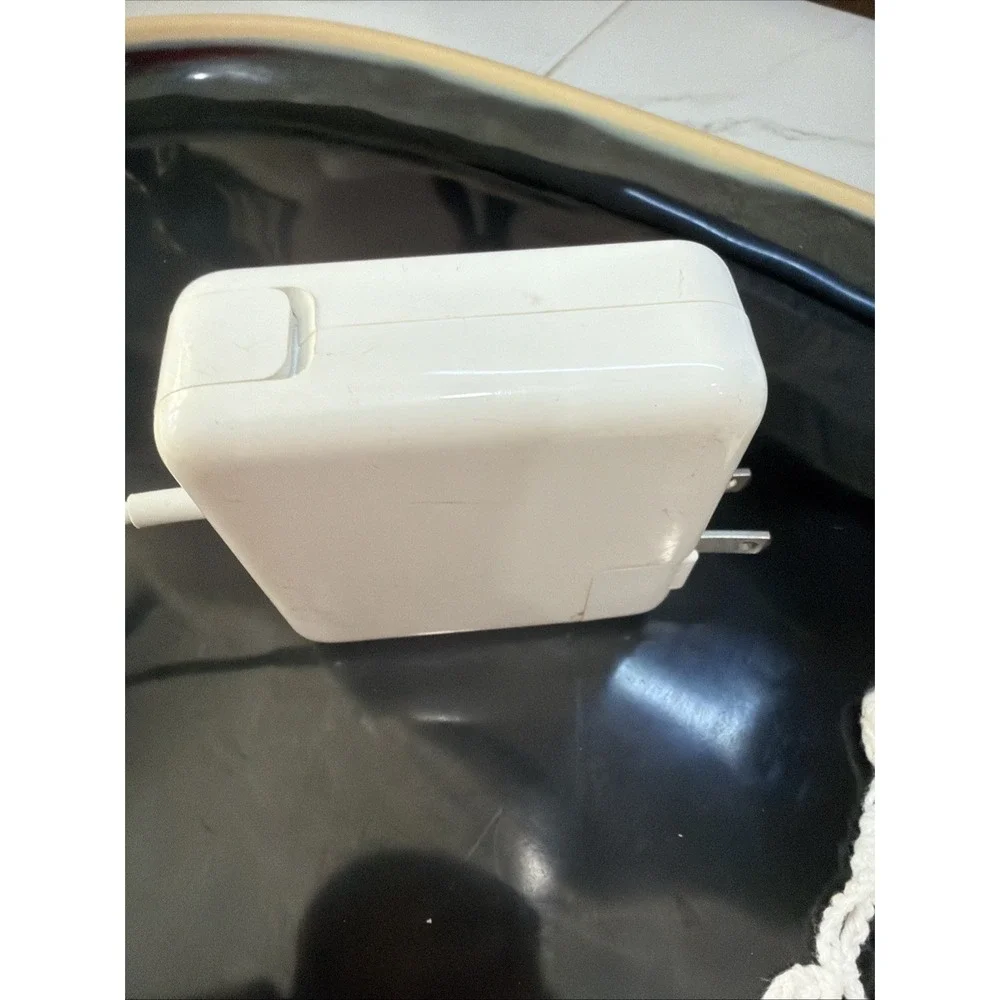 The Unbranded Brand power adapter