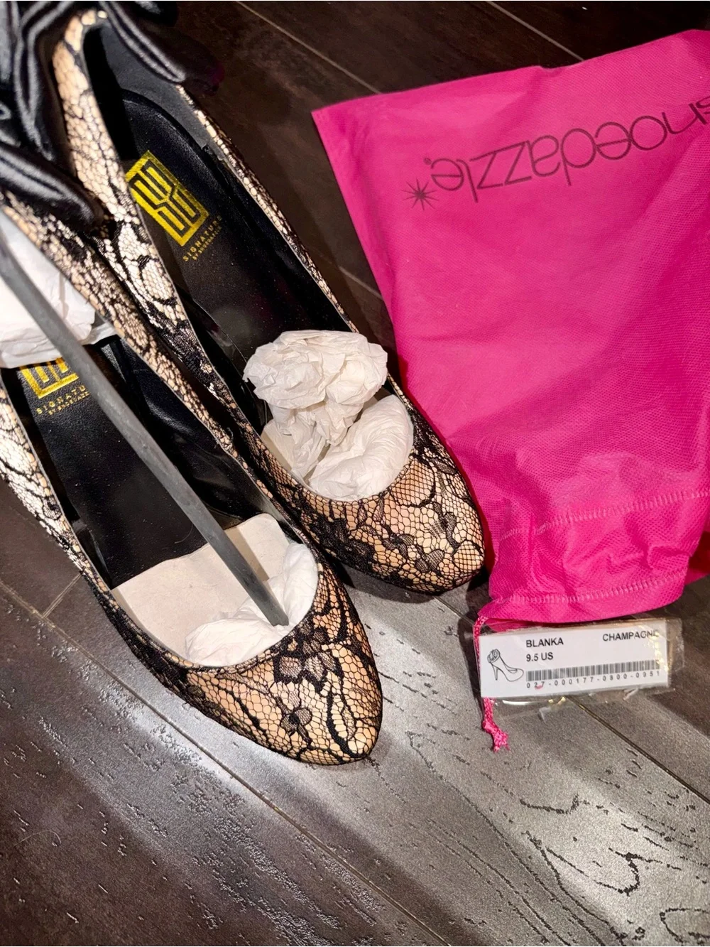 Shoe Dazzle chic black