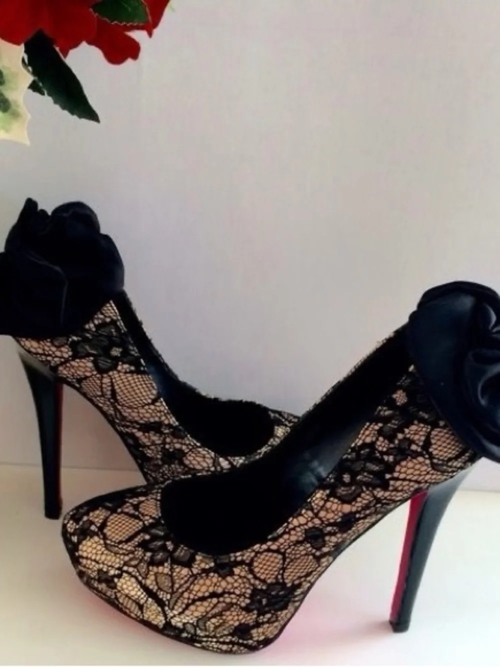Shoe Dazzle chic black