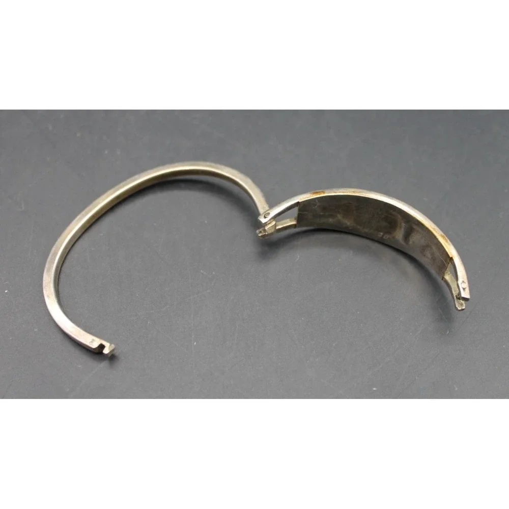 Unbranded craftsmanship small