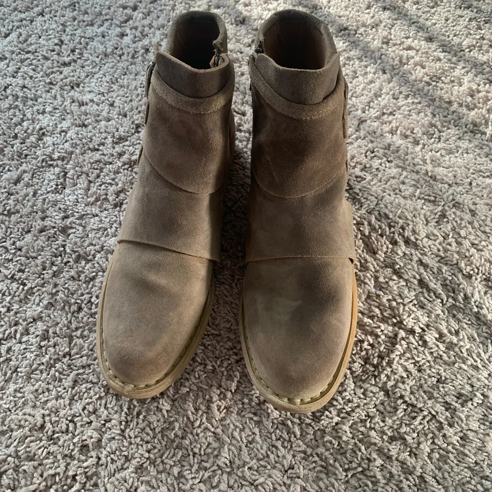 Born Moraga Brown Bootie Ankle Boots