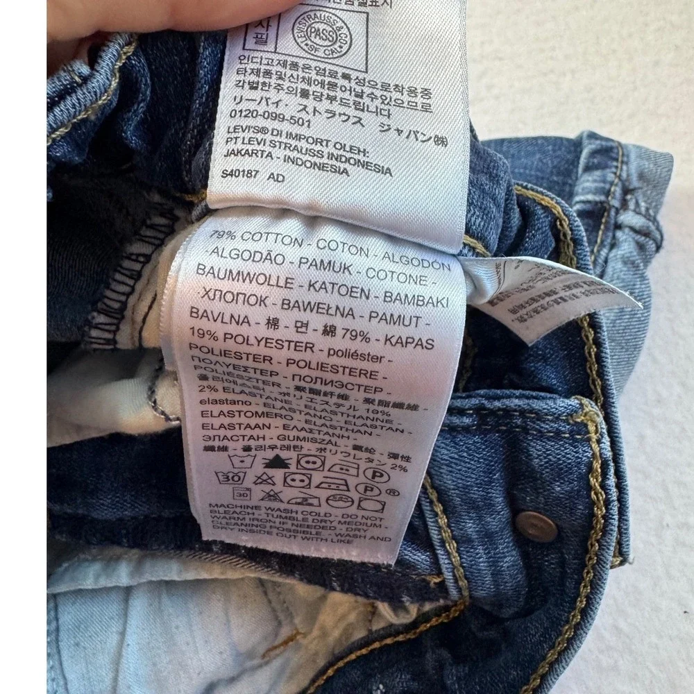 Classic Levi Strauss & Co Women Size 26 Denim Bermuda Shorts Indigo Blue Stretch