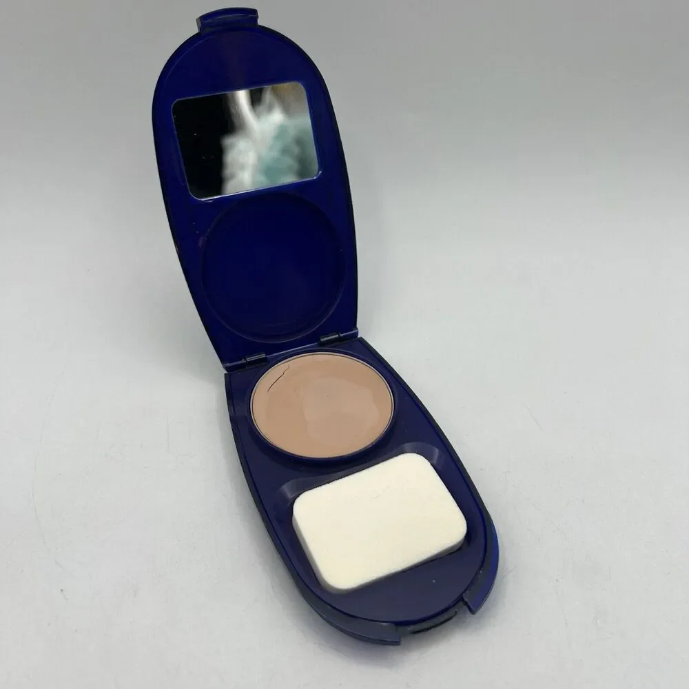 Covergirl Aqua Smooth Ivory Foundation Makeup NEW